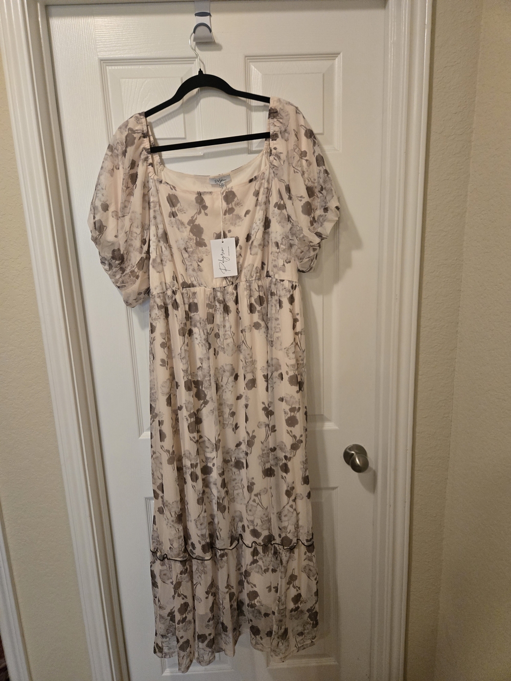 Polagram Beige Floral Puff-Sleeve Maxi Dress - Picture 10 of 15